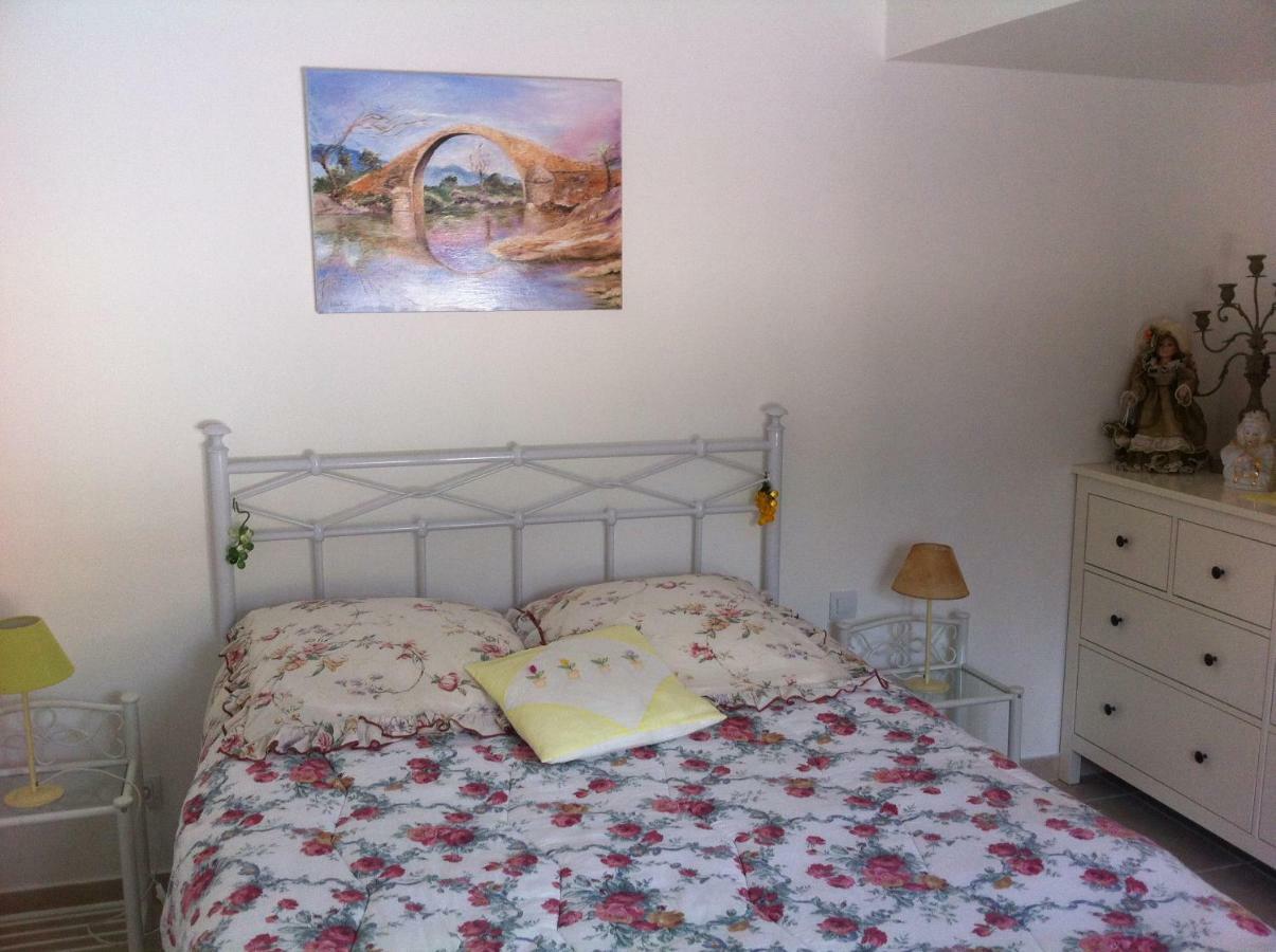 Les Cigales Des Pres Appartement Aups Exterior photo